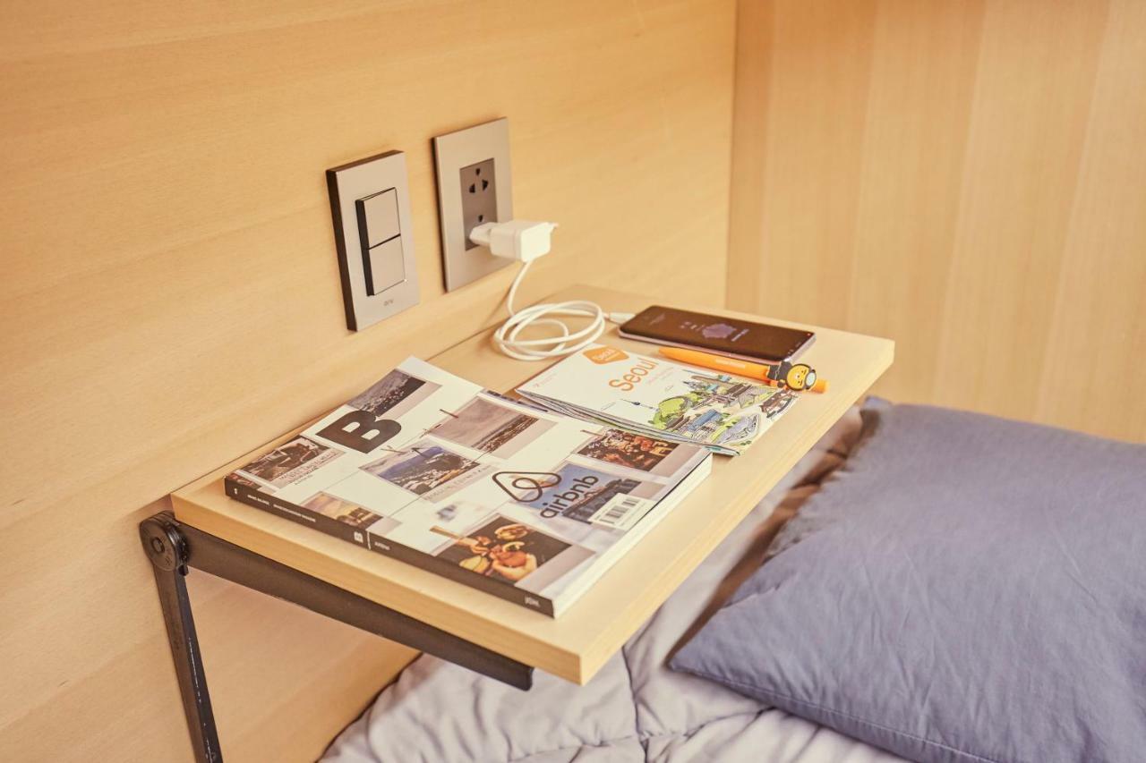 The Capsule Myeongdong Hostel Seoul Bagian luar foto