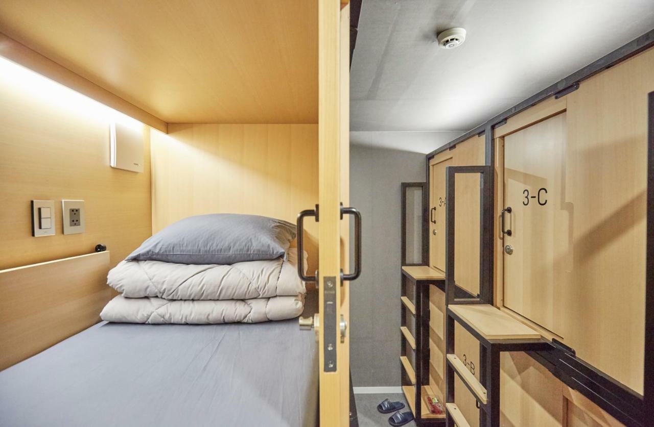 The Capsule Myeongdong Hostel Seoul Bagian luar foto