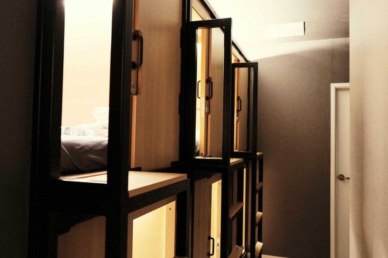 The Capsule Myeongdong Hostel Seoul Bagian luar foto